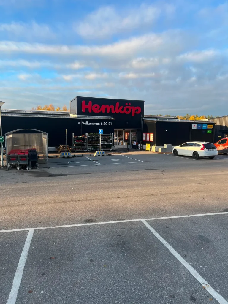 Hemköp Skogsbo sett från parkeringen